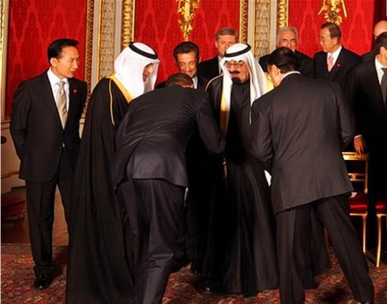 obama-se-klanja-saudijskom-kralju.jpg